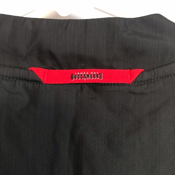 Men’s Nike TB Bucs Sideline Performance 1/2 Zip - Picture 7 of 8